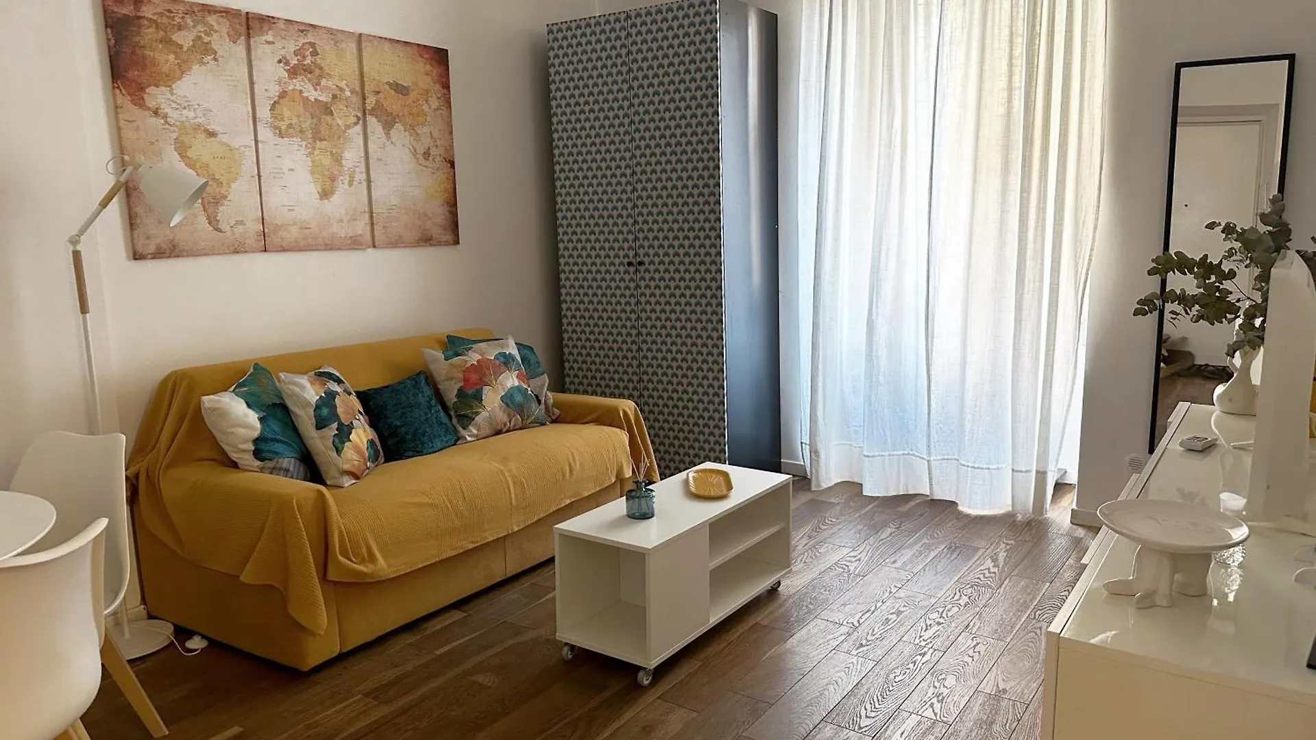 Cheerful Flat In Funky Rome Apartment