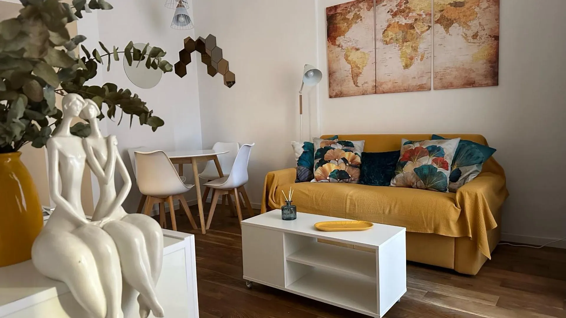 Cheerful Flat In Funky Rome Apartment Italy